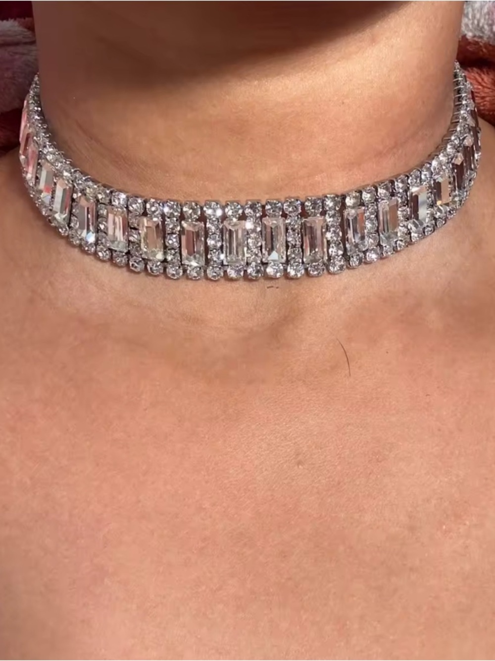 Glamorous choker